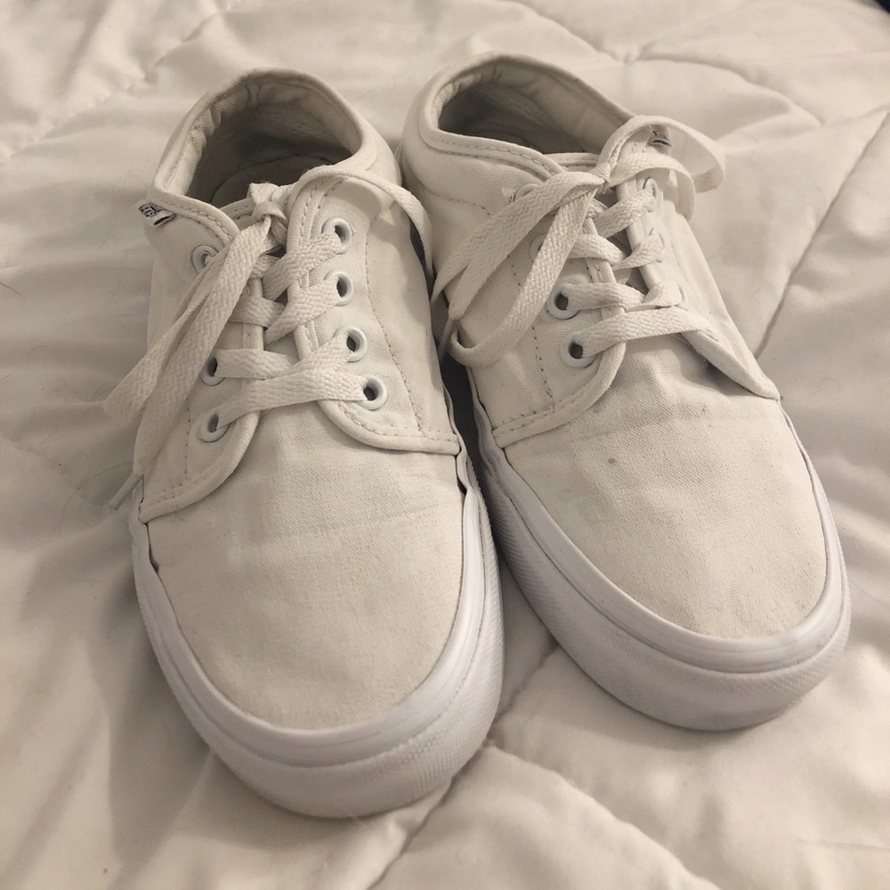 White Vans Women’s size 7 Men’s size 5.5